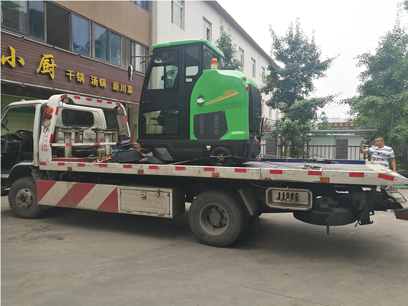 绵阳扫地机,绵阳电动扫地机,四川绵阳扫地车,四川绵阳物业扫地车,德阳工业扫地车,德阳驾驶式电动扫地车