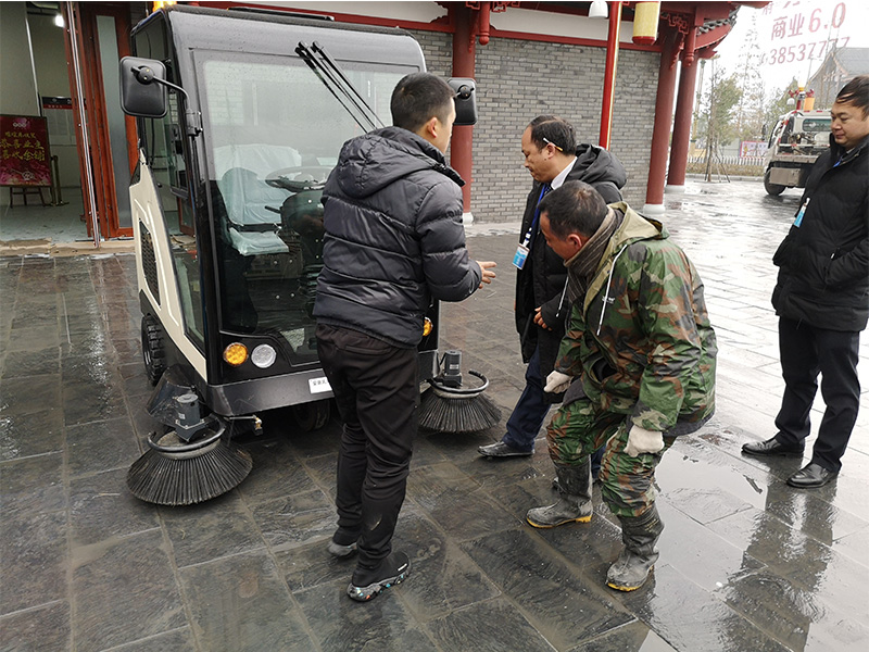 眉山扫地机,四川扫地机,眉山驾驶式扫地车,乐山物业扫地机,四川大型扫地机,眉山景区扫地机