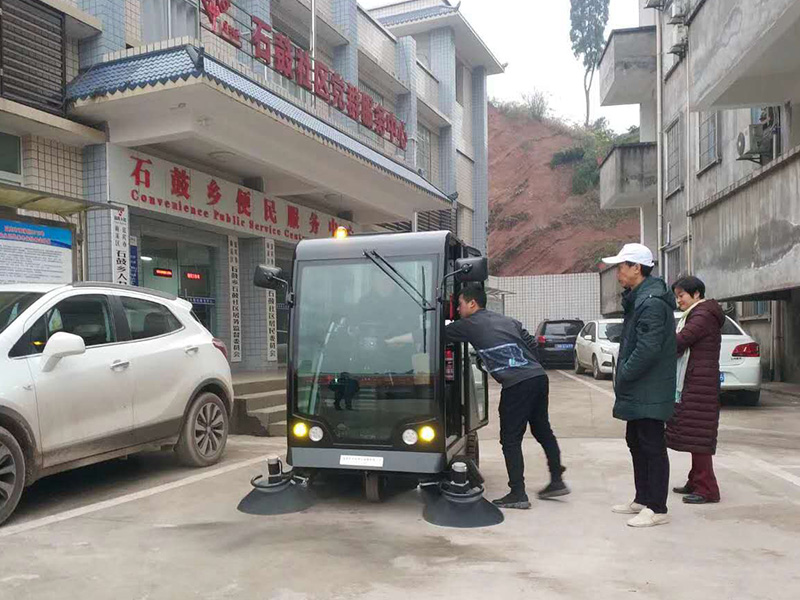 四川驾驶式电动扫地车,成都驾驶式电动扫地车,工厂四川驾驶式电动扫地车,绵阳四川驾驶式电动扫地车