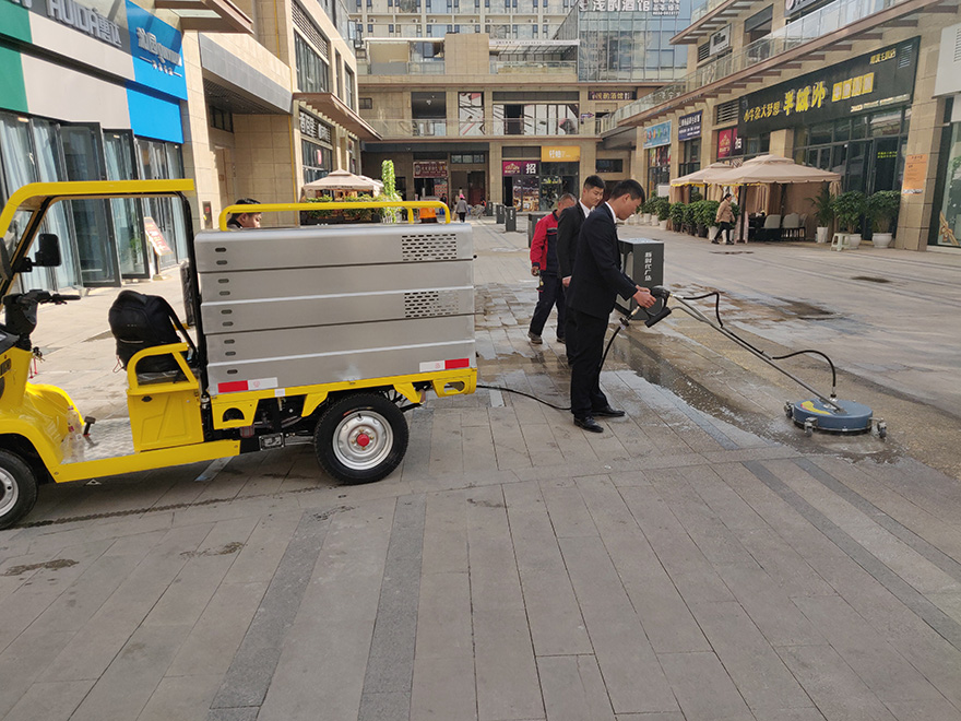 四川电动洗地机三轮冲洗车服务于会理时代广场