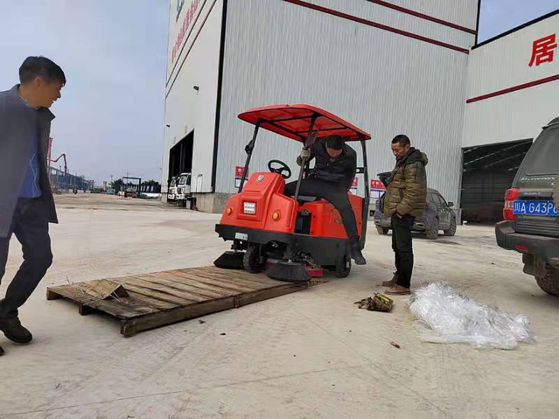 电动扫地机,电动扫地车,商混站扫地机,驾驶式扫地机,四川