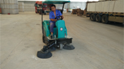 成都驾驶式扫地机为陶瓷生产环境保驾护航