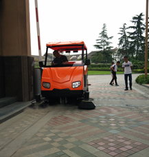 四川扫地车在温江园区道路的清洁