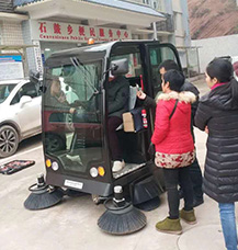 四川驾驶式扫地车在地方政府乡镇道路工作