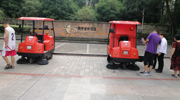 驾驶式扫地机在温江小区地面清洁