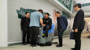驾驶式洗地机在贵州遵义国际商贸城保证地面清洁